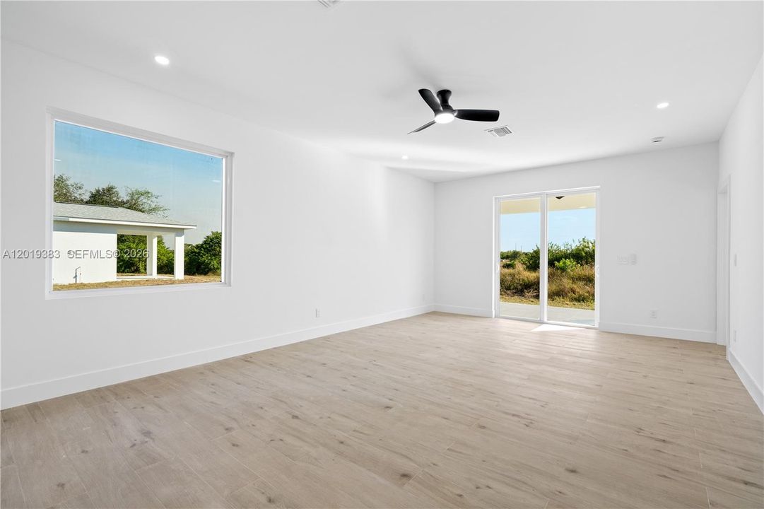 En Venta: $270,000 (3 camas, 2 baños, 1325 Pies cuadrados)