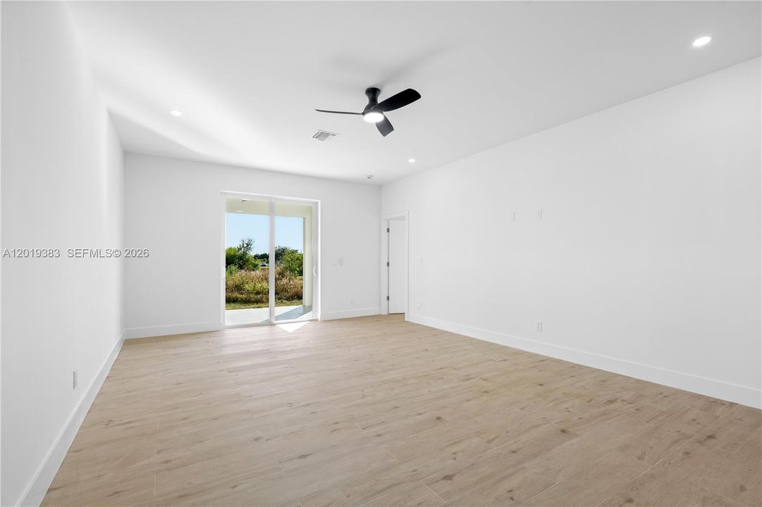En Venta: $270,000 (3 camas, 2 baños, 1325 Pies cuadrados)