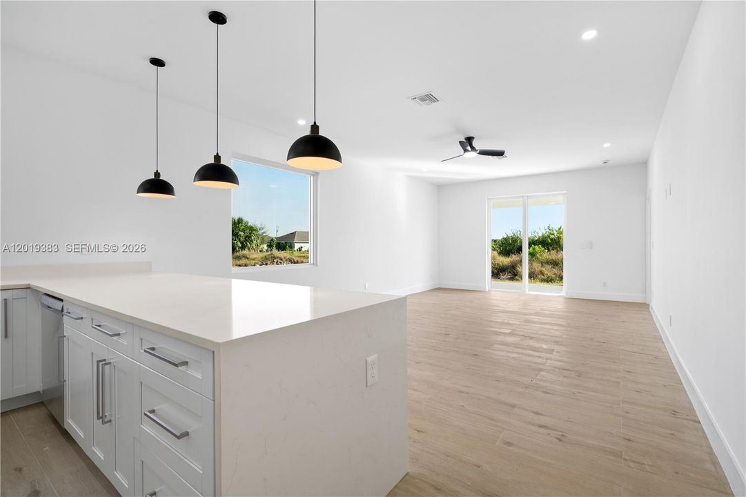 En Venta: $270,000 (3 camas, 2 baños, 1325 Pies cuadrados)