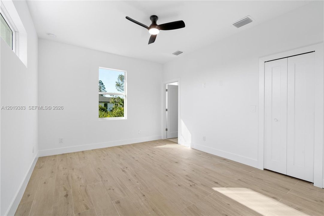 En Venta: $270,000 (3 camas, 2 baños, 1325 Pies cuadrados)