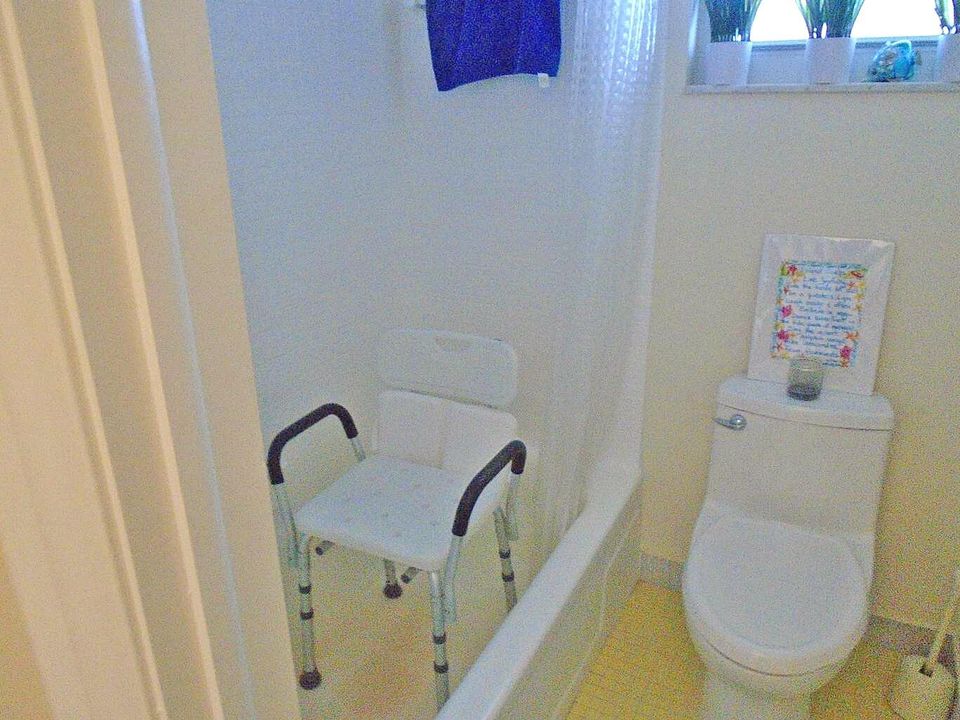 11 Tub & Shower