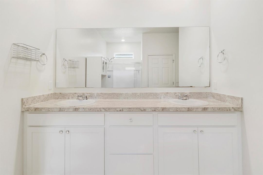 Master Bed Bath