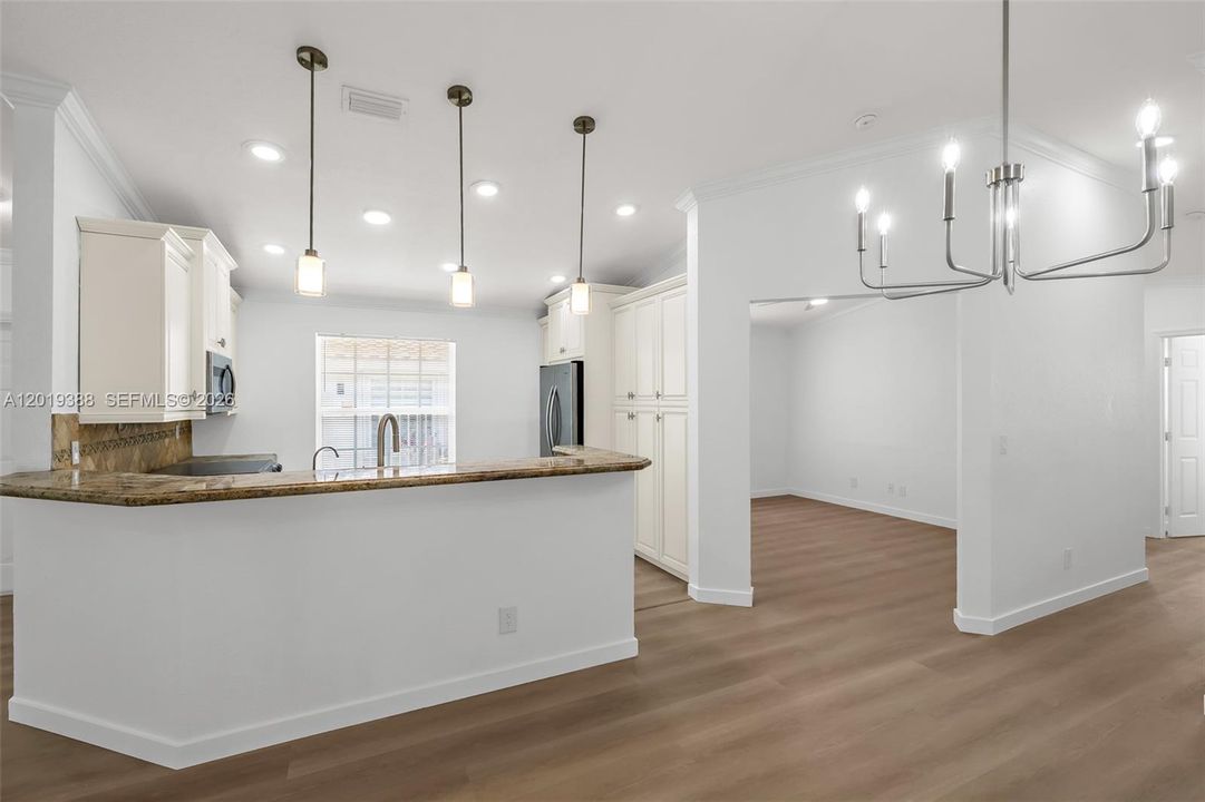 For Sale: $515,000 (3 beds, 2 baths, 1368 Square Feet)
