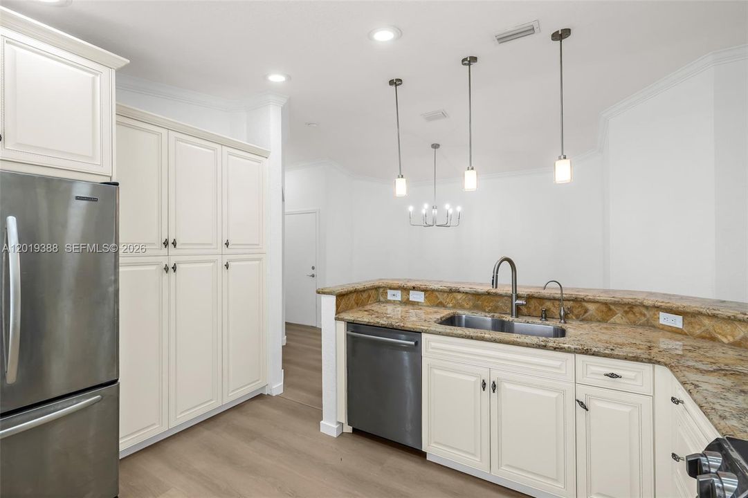 For Sale: $515,000 (3 beds, 2 baths, 1368 Square Feet)