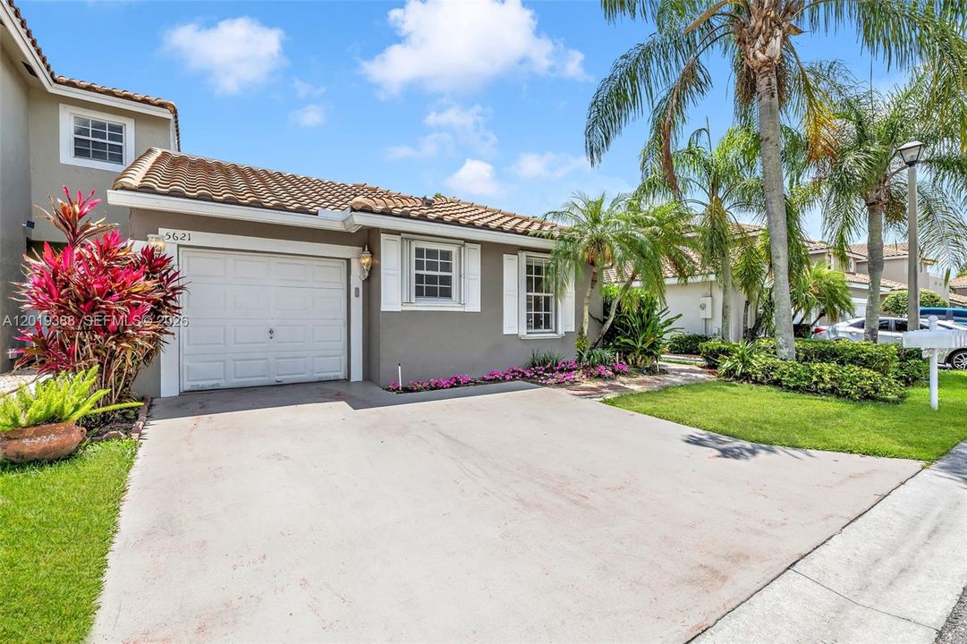 Front/Garage View