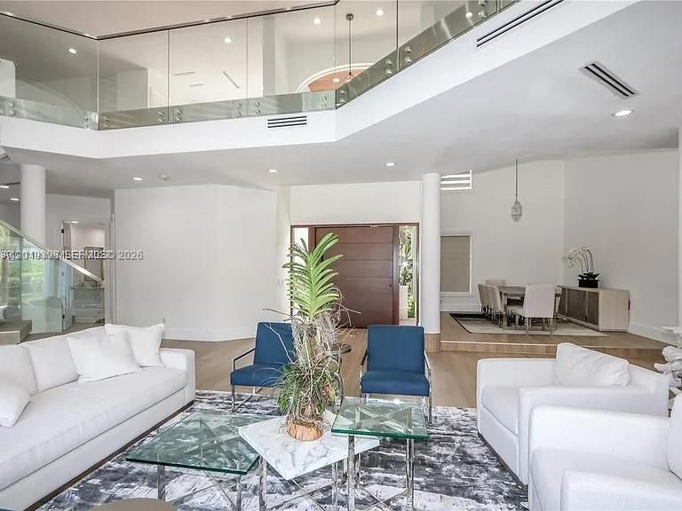 В аренду: $9,999 (5 спален, 5 ванн, 5664 Квадратных фут)