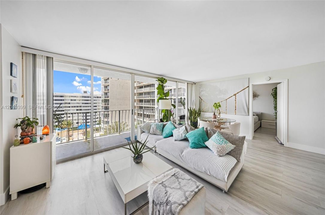 For Rent: $3,500 (2 beds, 2 baths, 1030 Square Feet)