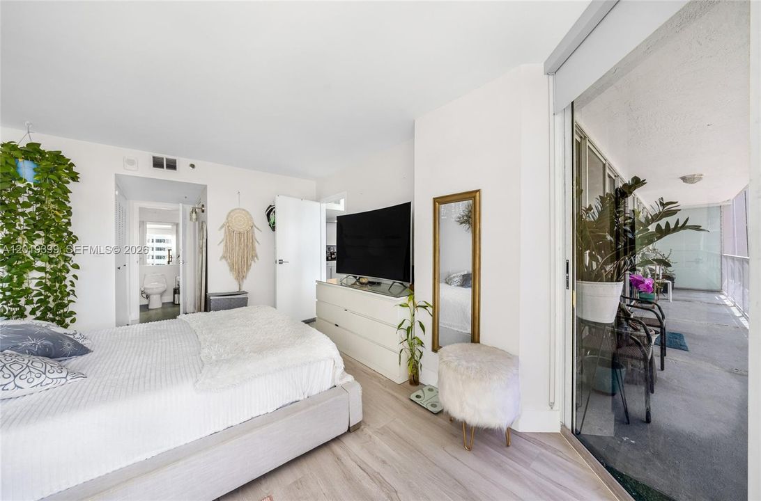 For Rent: $3,500 (2 beds, 2 baths, 1030 Square Feet)