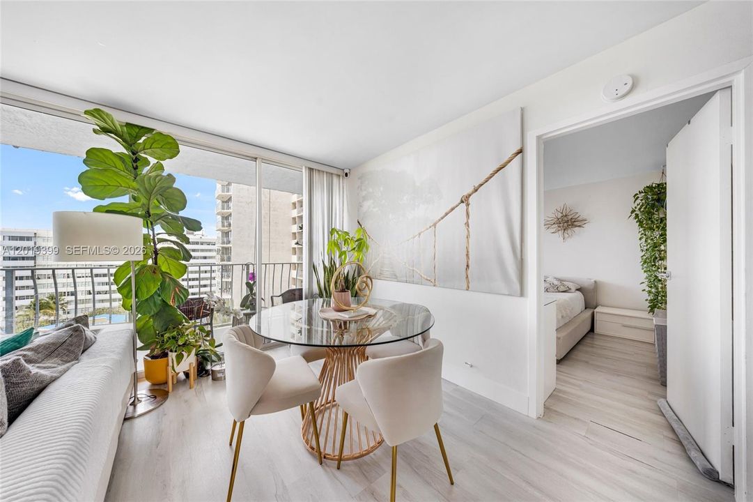 For Rent: $3,500 (2 beds, 2 baths, 1030 Square Feet)