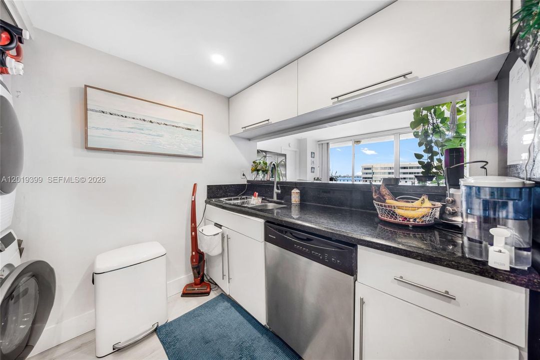 For Rent: $3,500 (2 beds, 2 baths, 1030 Square Feet)
