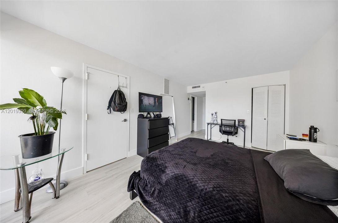 For Rent: $3,500 (2 beds, 2 baths, 1030 Square Feet)