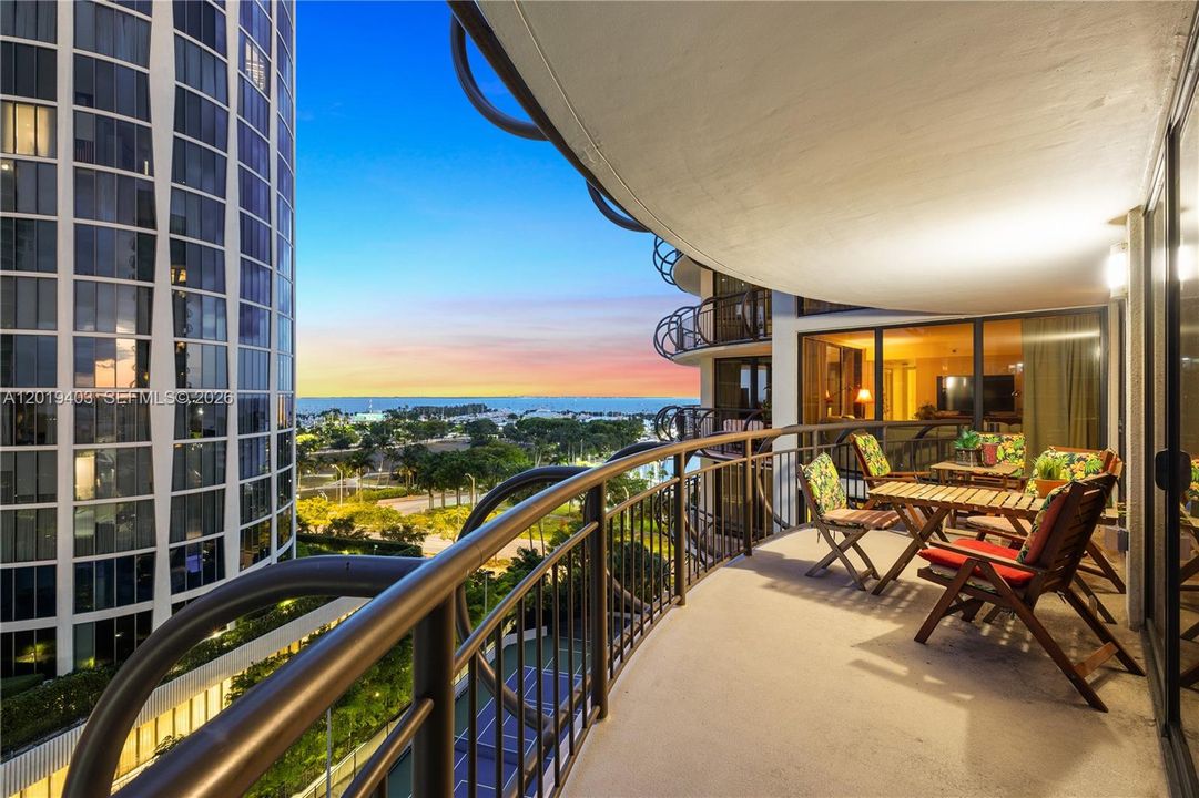 For Sale: $1,750,000 (3 beds, 3 baths, 1682 Square Feet)