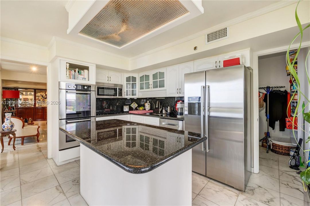 For Sale: $1,750,000 (3 beds, 3 baths, 1682 Square Feet)