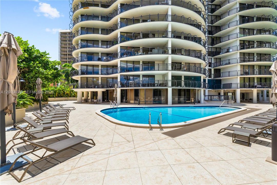 For Sale: $1,750,000 (3 beds, 3 baths, 1682 Square Feet)