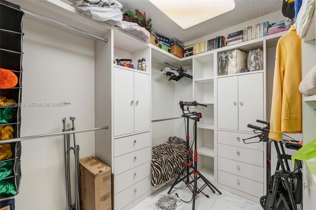 For Sale: $1,750,000 (3 beds, 3 baths, 1682 Square Feet)