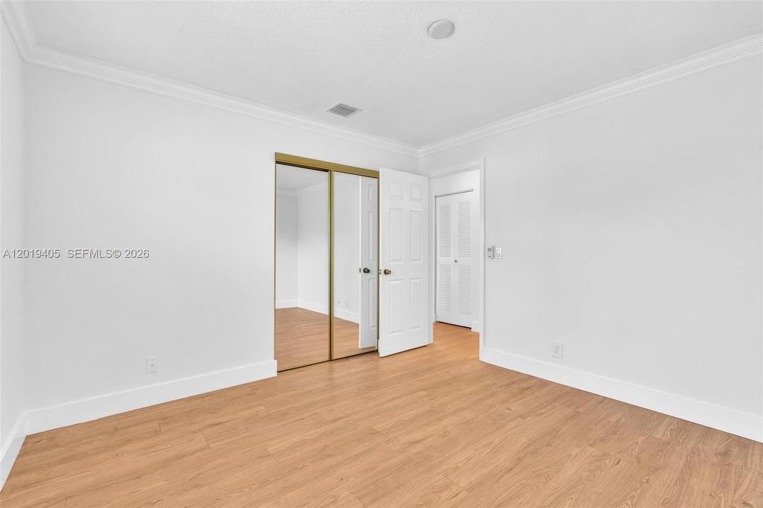 For Sale: $275,000 (2 beds, 2 baths, 1073 Square Feet)