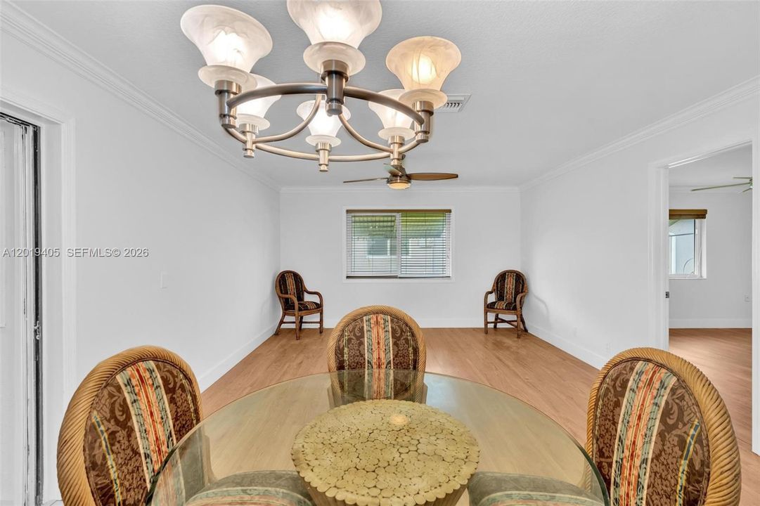 For Sale: $275,000 (2 beds, 2 baths, 1073 Square Feet)