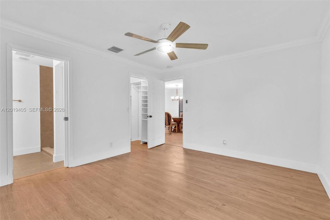For Sale: $275,000 (2 beds, 2 baths, 1073 Square Feet)