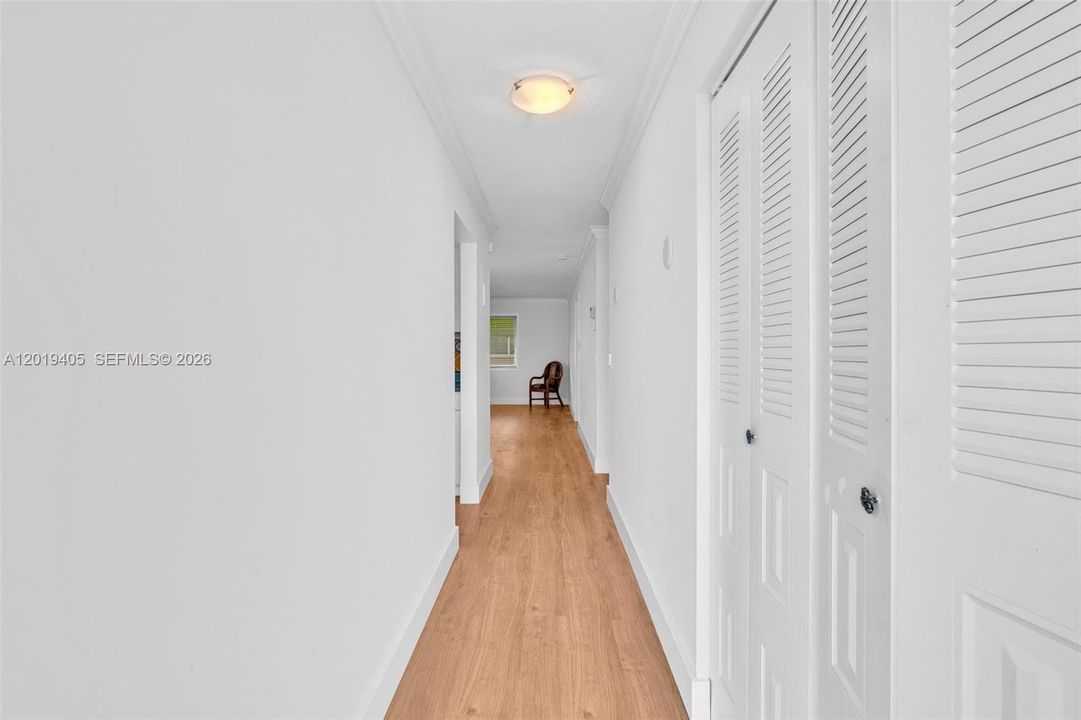 For Sale: $275,000 (2 beds, 2 baths, 1073 Square Feet)
