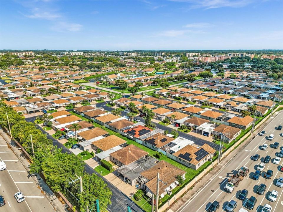 For Sale: $275,000 (2 beds, 2 baths, 1073 Square Feet)