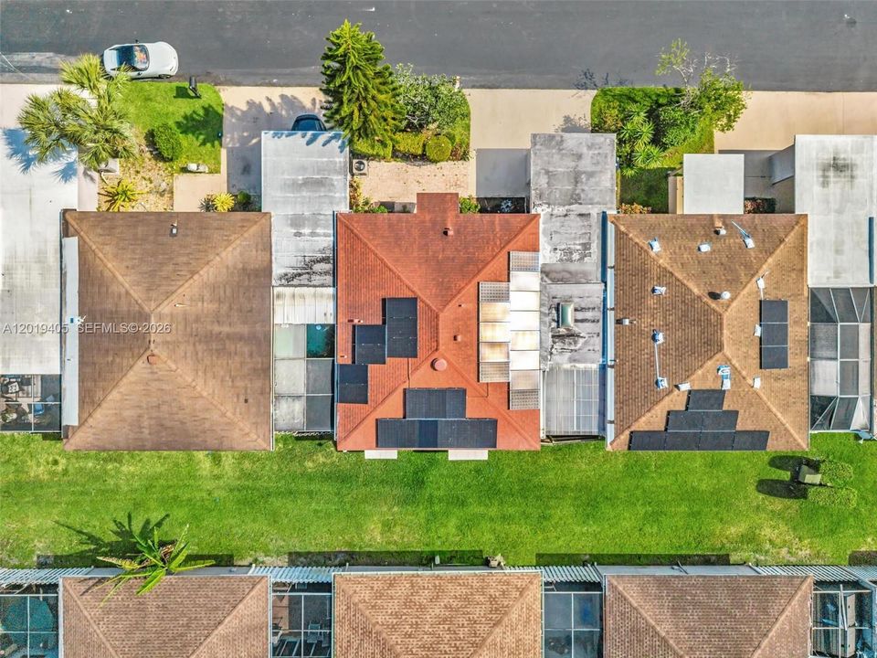 For Sale: $275,000 (2 beds, 2 baths, 1073 Square Feet)