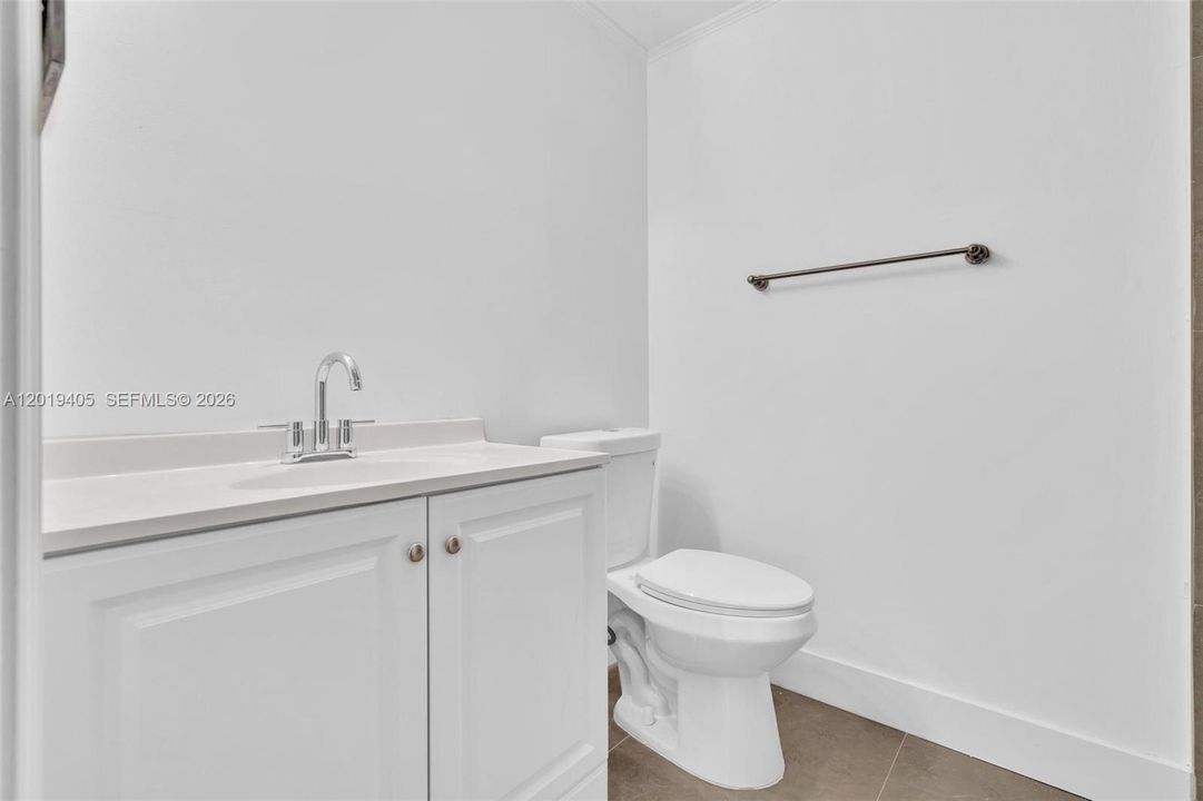For Sale: $275,000 (2 beds, 2 baths, 1073 Square Feet)