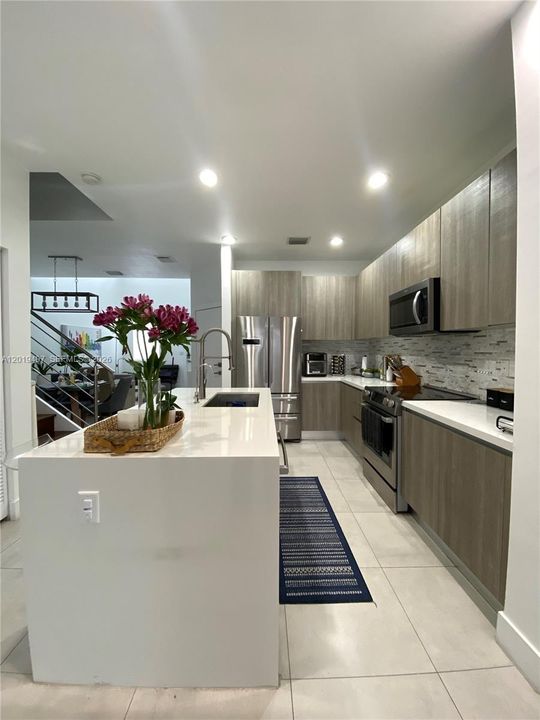 Active With Contract: $4,300 (3 beds, 3 baths, 1743 Square Feet)