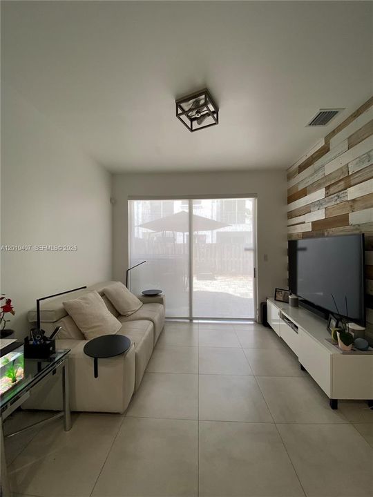 Active With Contract: $4,300 (3 beds, 3 baths, 1743 Square Feet)