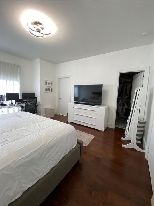 Active With Contract: $4,300 (3 beds, 3 baths, 1743 Square Feet)