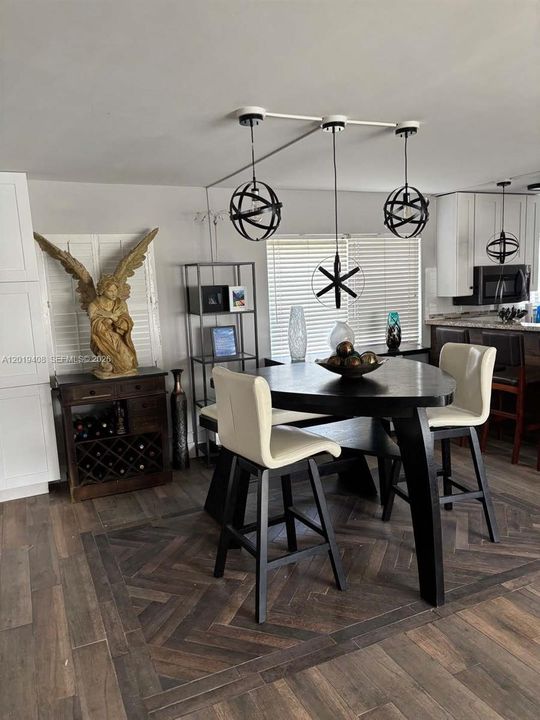 For Sale: $399,500 (2 beds, 2 baths, 1473 Square Feet)