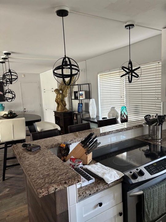 For Sale: $399,500 (2 beds, 2 baths, 1473 Square Feet)