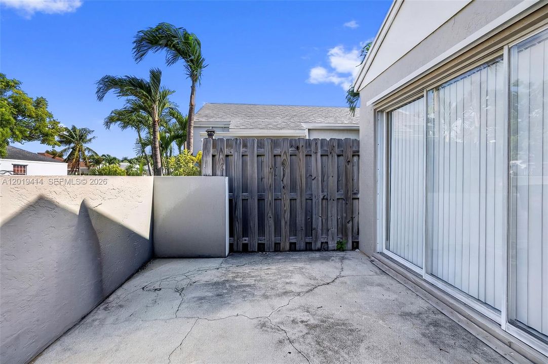 For Rent: $3,200 (3 beds, 2 baths, 1185 Square Feet)