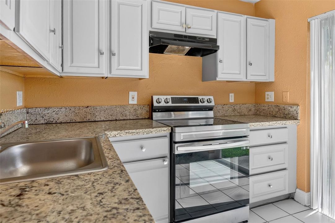 For Rent: $3,200 (3 beds, 2 baths, 1185 Square Feet)