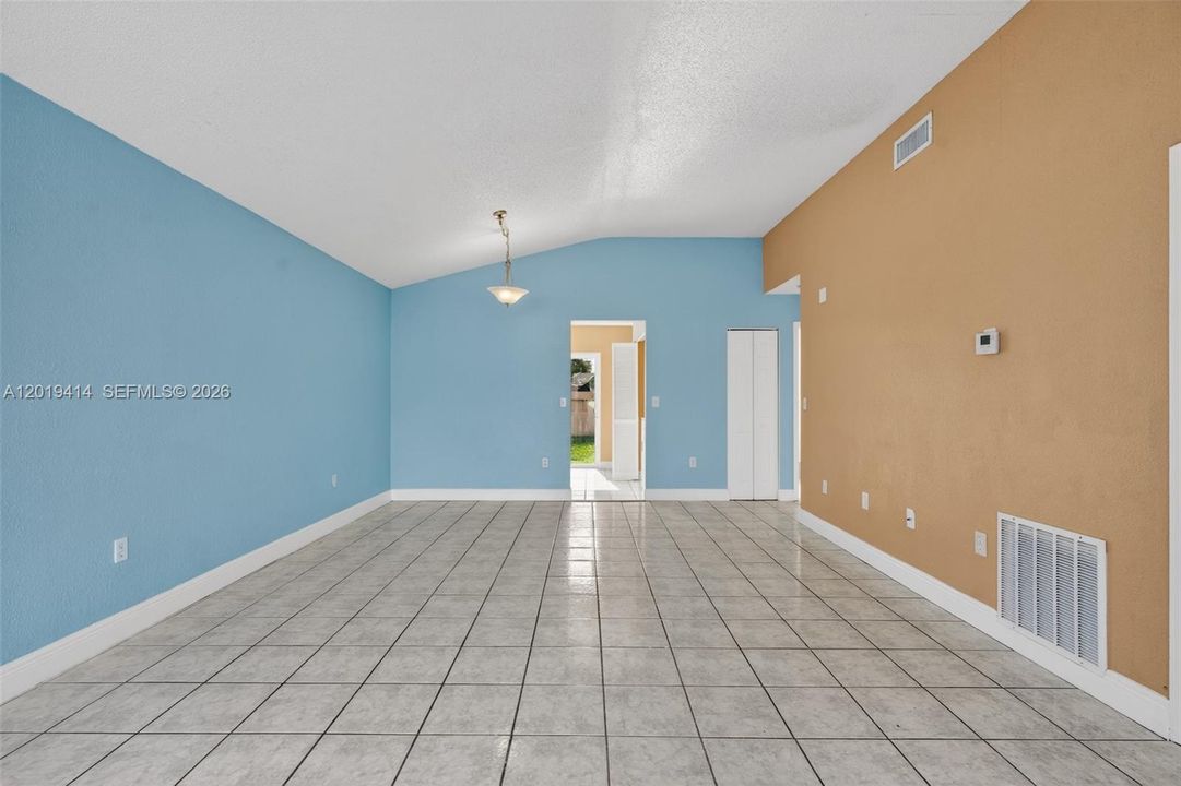 For Rent: $3,200 (3 beds, 2 baths, 1185 Square Feet)