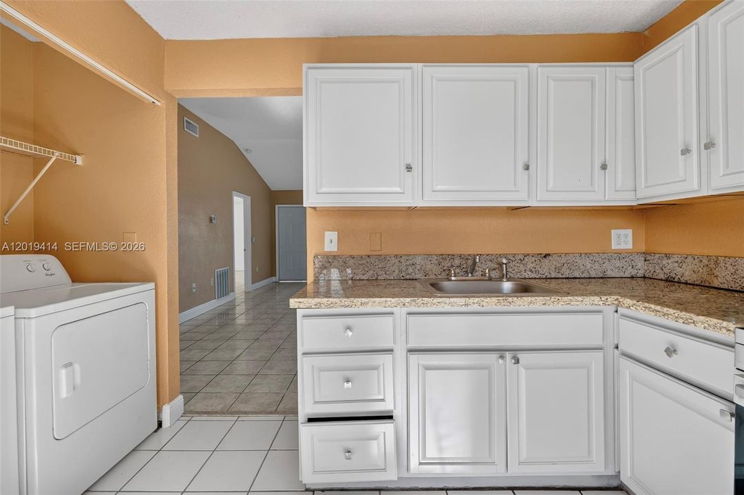 For Rent: $3,200 (3 beds, 2 baths, 1185 Square Feet)