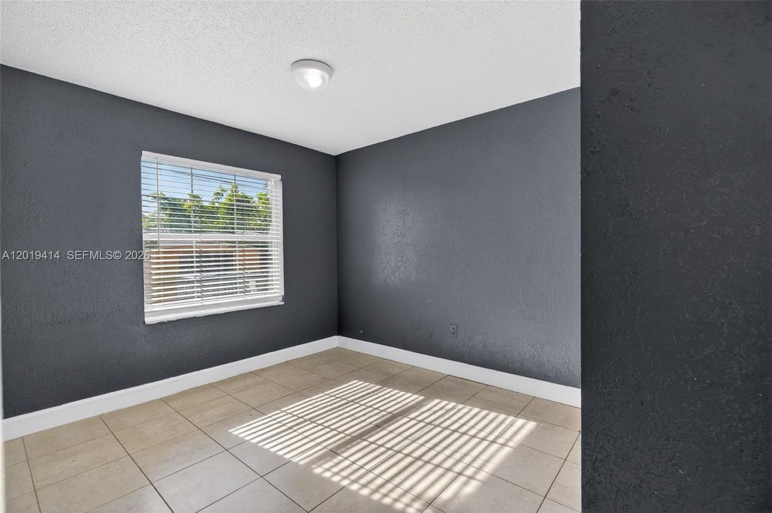 For Rent: $3,200 (3 beds, 2 baths, 1185 Square Feet)