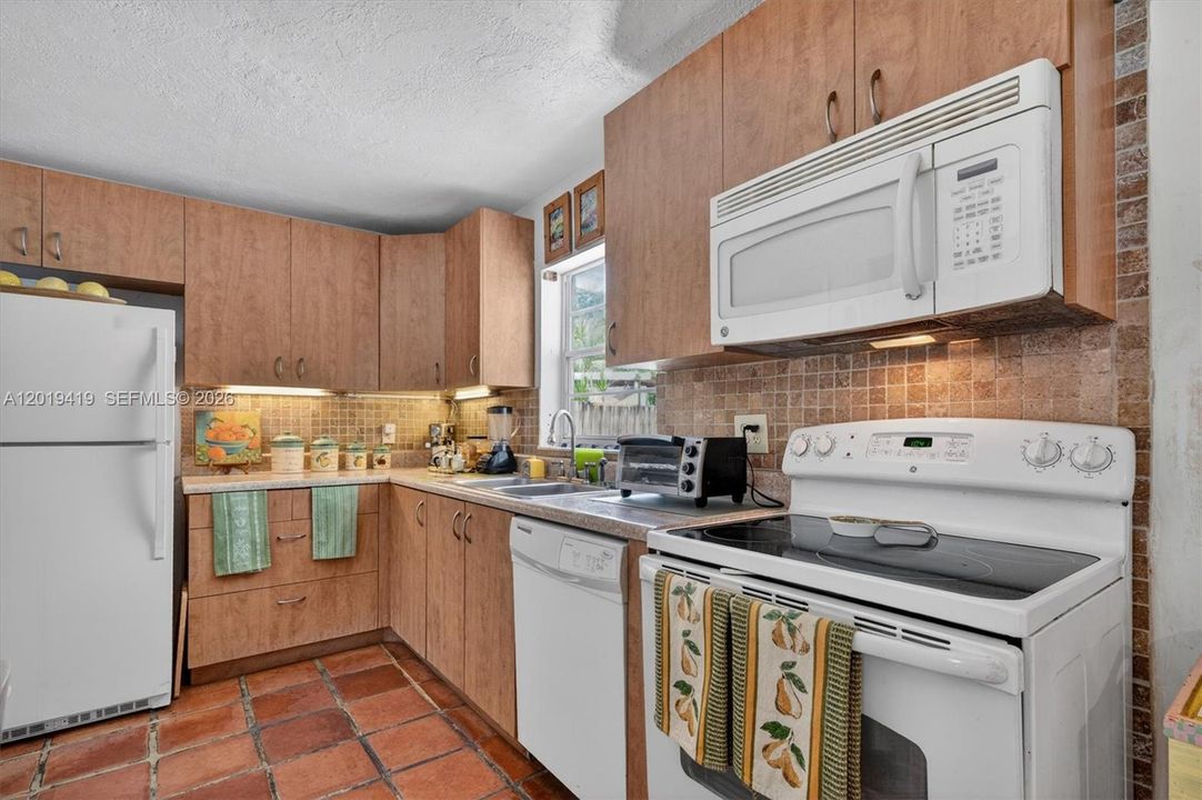 На продажу: $460,000 (2 спален, 2 ванн, 1327 Квадратных фут)