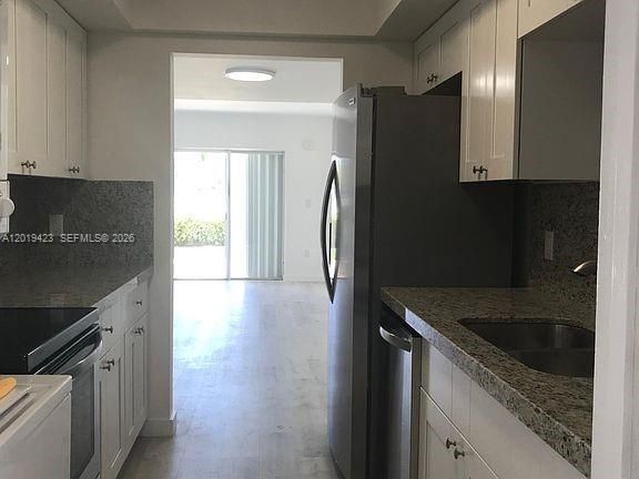 Recently Rented: $4,900 (2 beds, 2 baths, 1042 Square Feet)