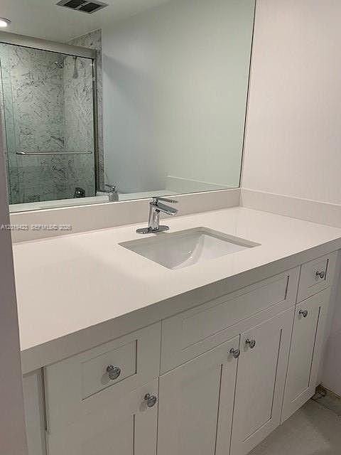 Recently Rented: $4,900 (2 beds, 2 baths, 1042 Square Feet)