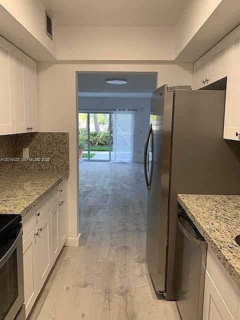 Recently Rented: $4,900 (2 beds, 2 baths, 1042 Square Feet)