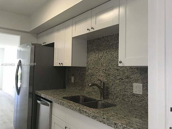 Recently Rented: $4,900 (2 beds, 2 baths, 1042 Square Feet)