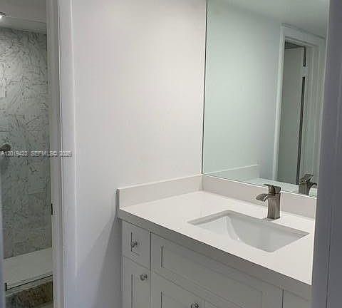 Recently Rented: $4,900 (2 beds, 2 baths, 1042 Square Feet)