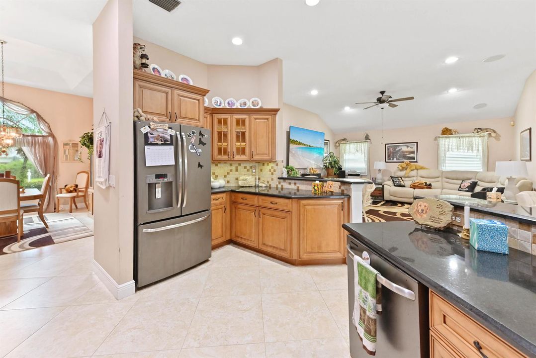 14 Kitchen 02