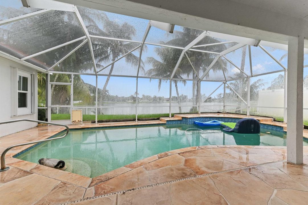 38 pool 01
