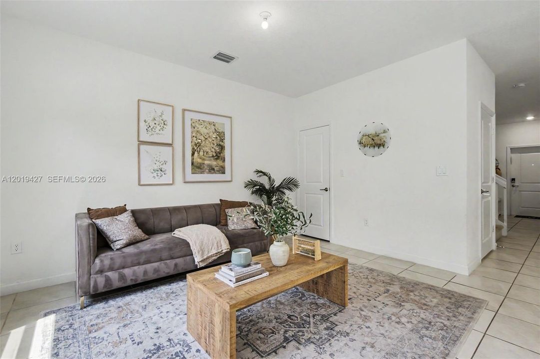 En Venta: $527,770 (4 camas, 2 baños, 1773 Pies cuadrados)
