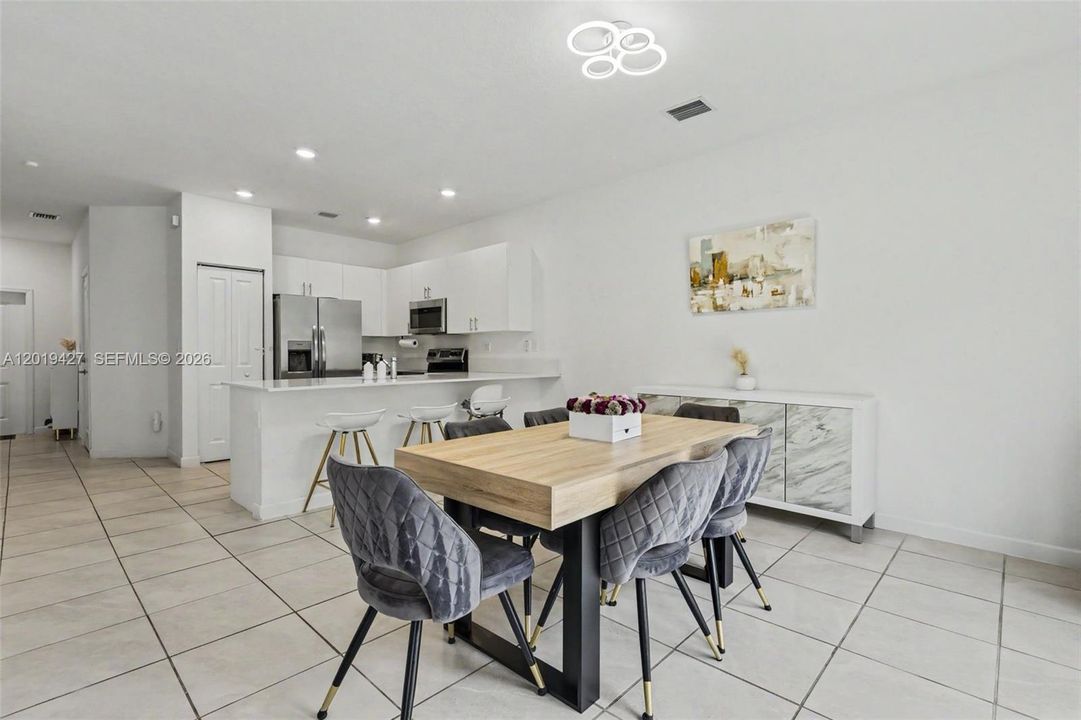 En Venta: $527,770 (4 camas, 2 baños, 1773 Pies cuadrados)