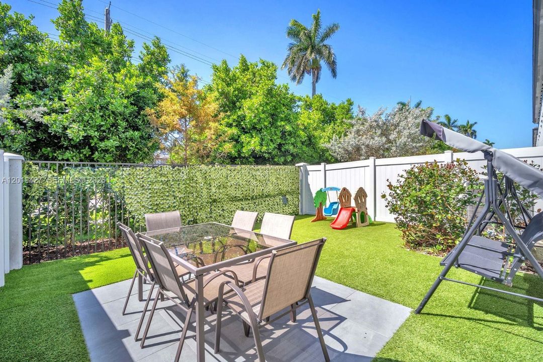 En Venta: $527,770 (4 camas, 2 baños, 1773 Pies cuadrados)