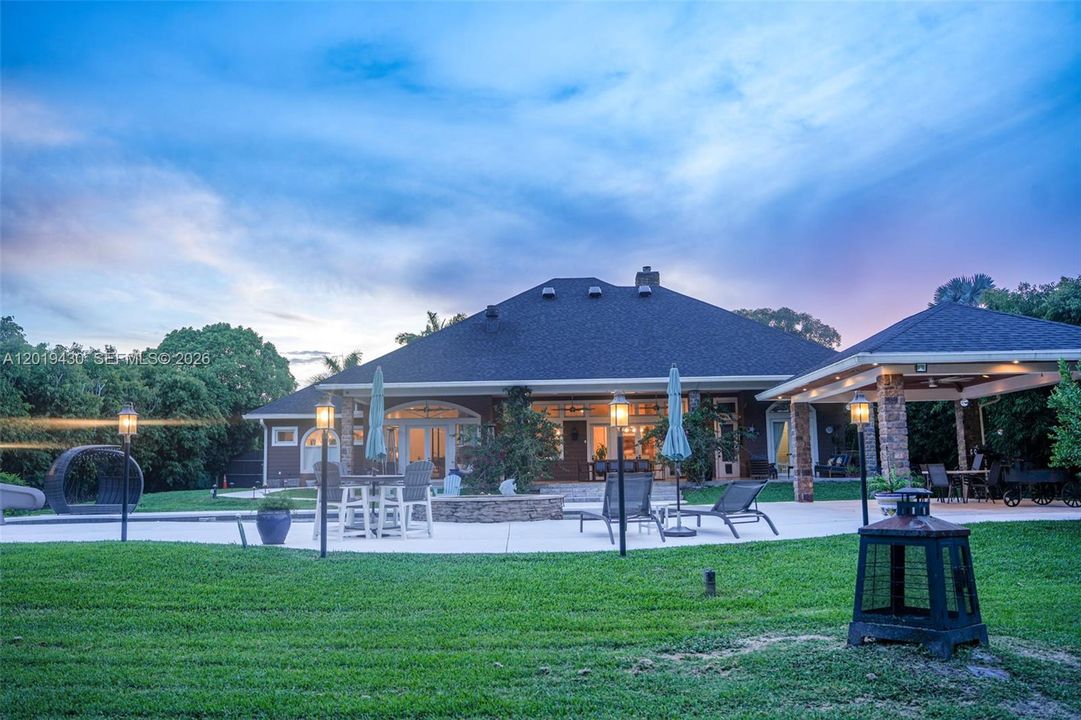 En Venta: $2,745,000 (6 camas, 4 baños, 3576 Pies cuadrados)
