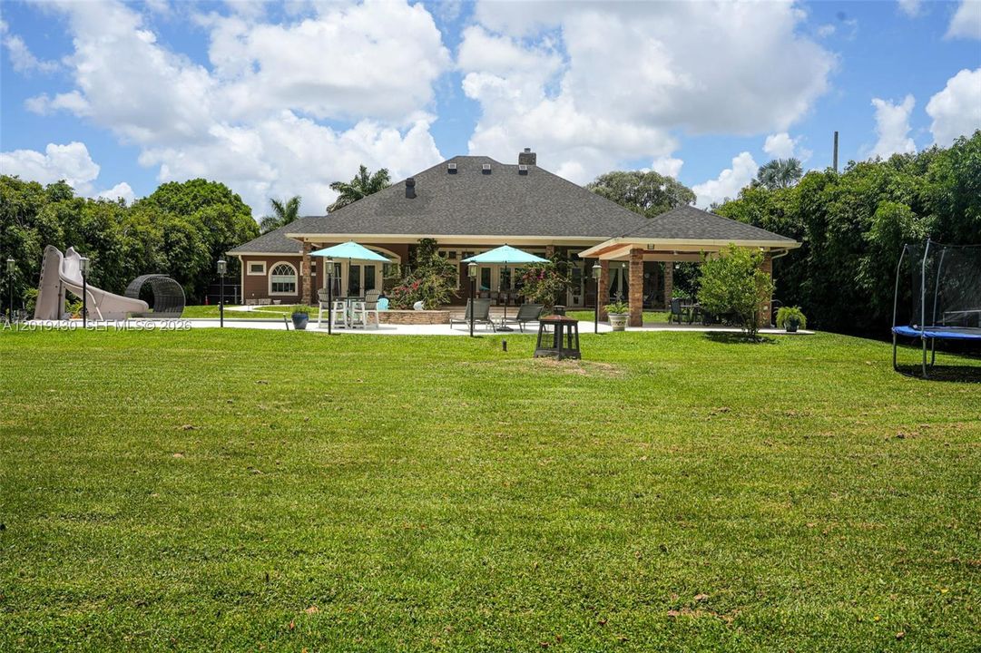 En Venta: $2,745,000 (6 camas, 4 baños, 3576 Pies cuadrados)
