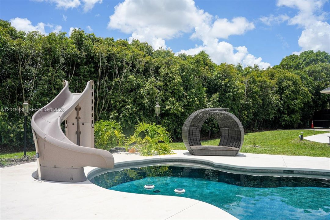 En Venta: $2,745,000 (6 camas, 4 baños, 3576 Pies cuadrados)